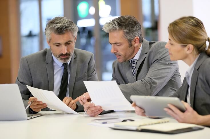 Equipo revisar doumentos 