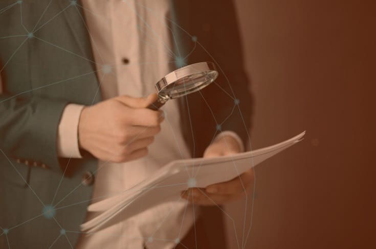 Política de revisión y actualización de políticas y procedimientos antifraude